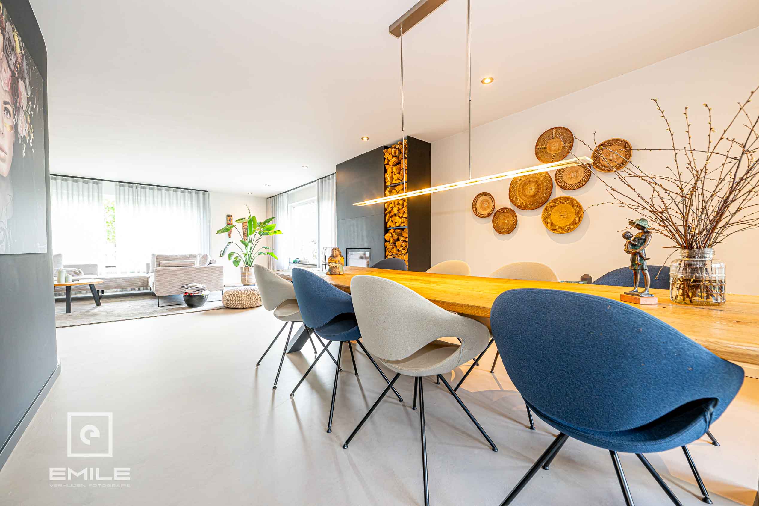woningfotografie-landgraaf-eethoek-met-eiken-eettafel