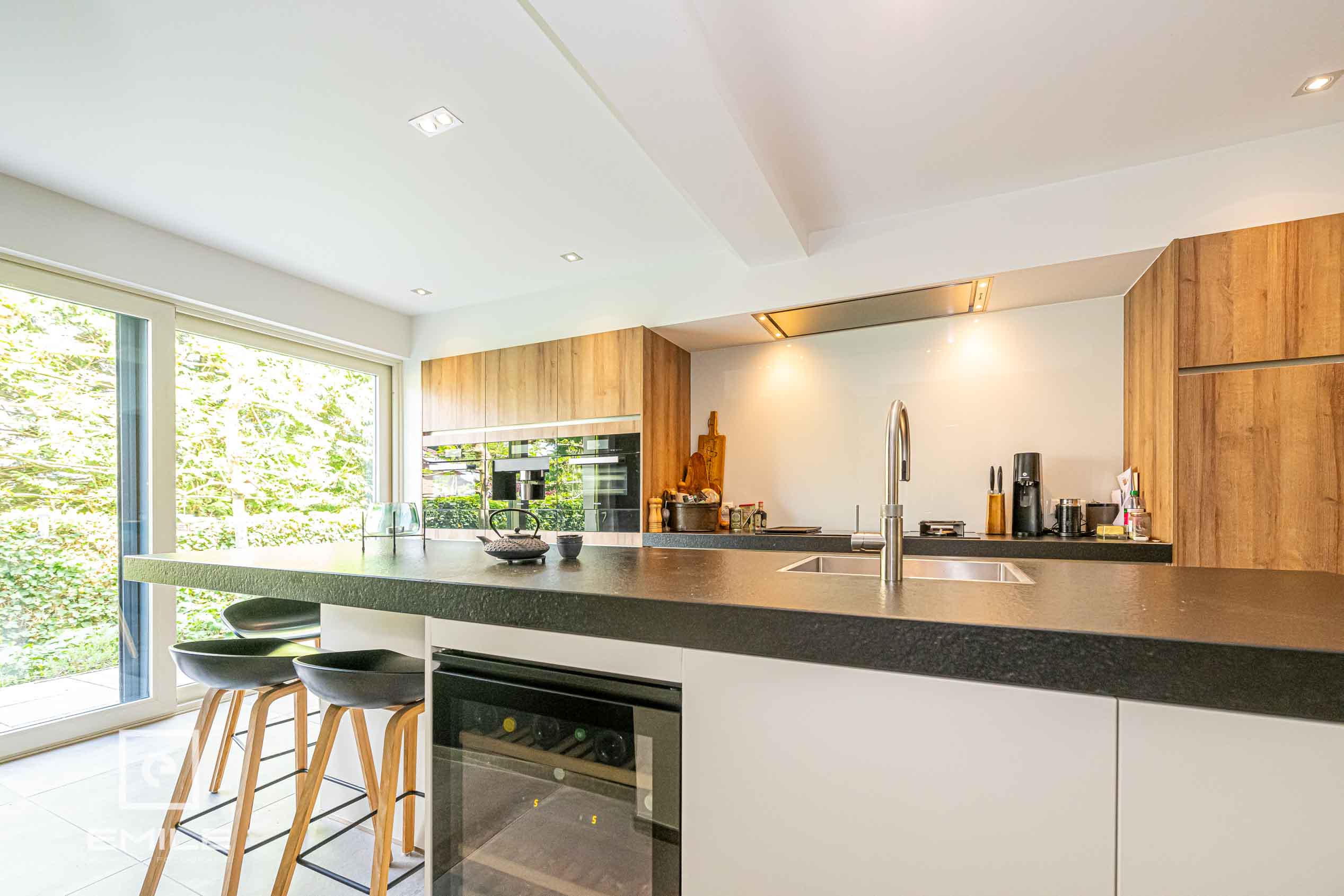 woningfotografie-landgraaf-keuken-met-uitzicht-op-tuin