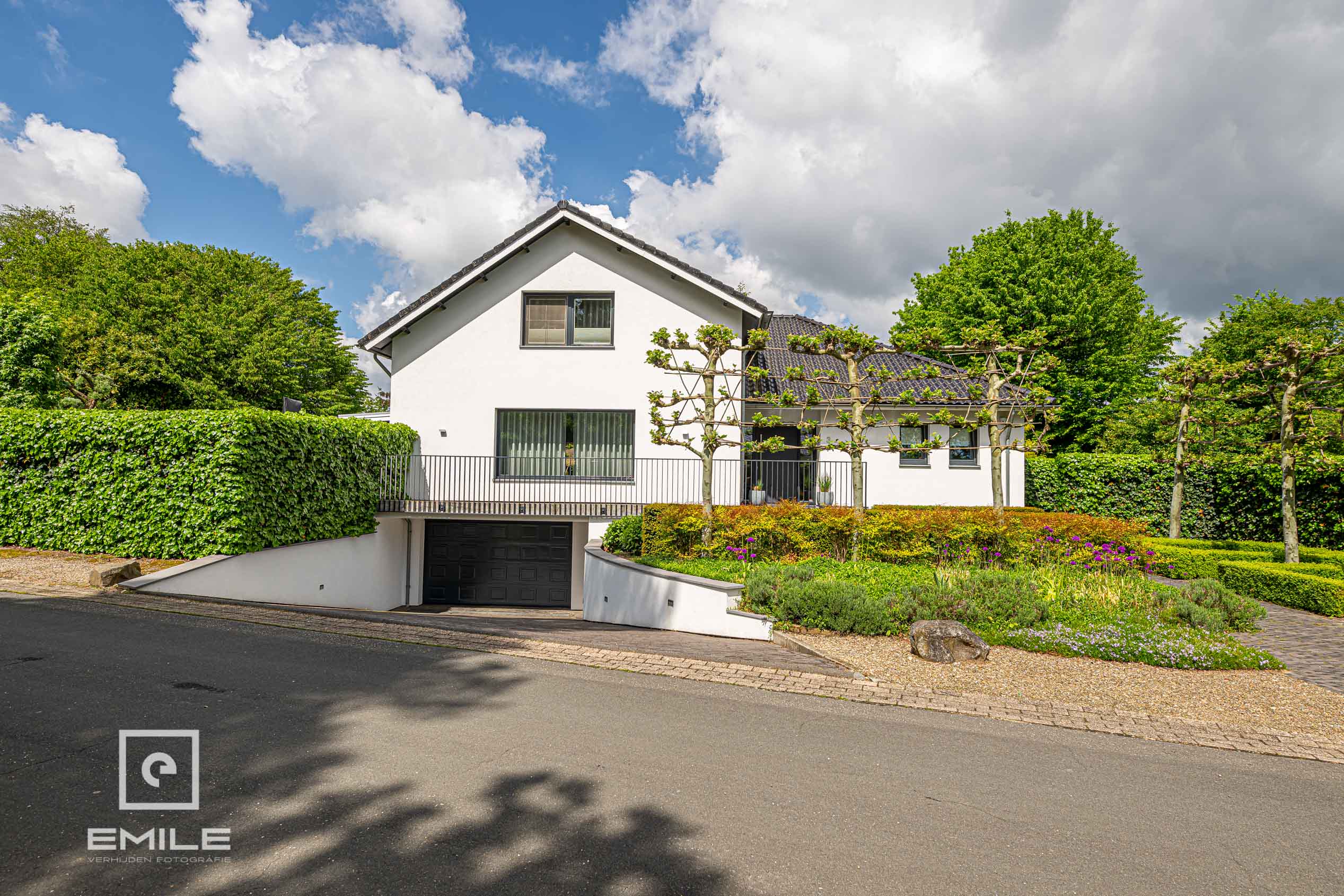 woningfotografie-landgraaf-vooraanzicht-woning-met-garage